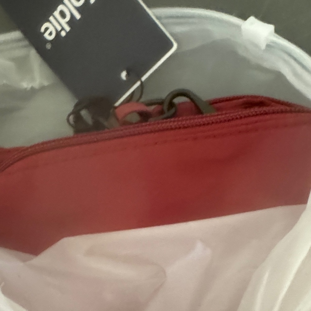 Foldie Red Travel Bag - Picture 3 of 4